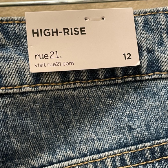 High Rise Jeans - Picture 2 of 3